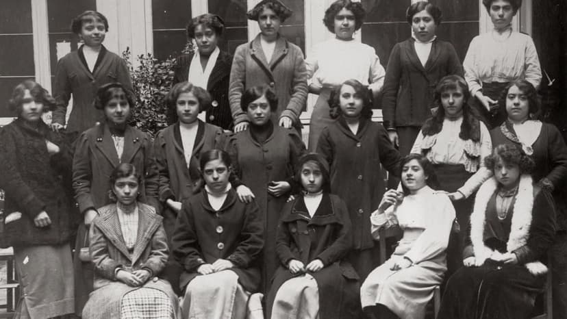 Las maestras de la República