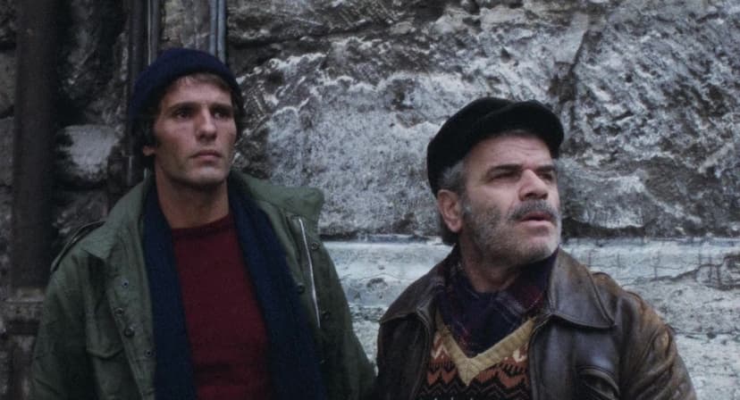 Un uomo in ginocchio